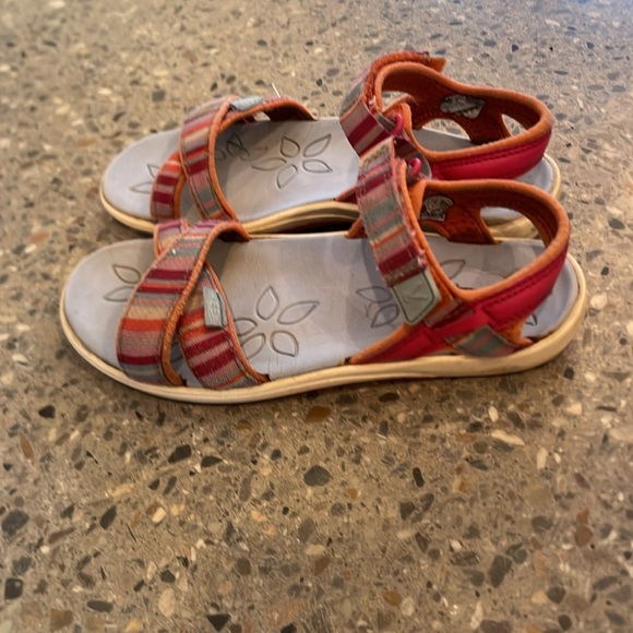 Girls keen sandals - size 2 (fits big) - Picture 2 of 4